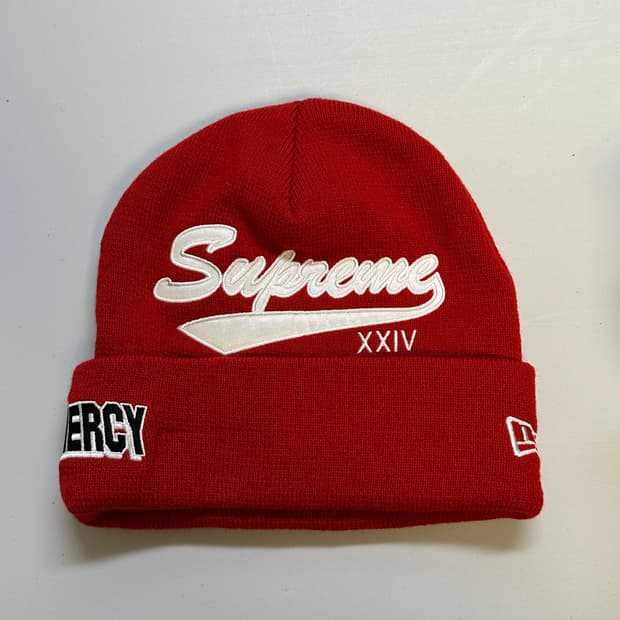 슈프림 뉴에라 살베이션 비니 레드