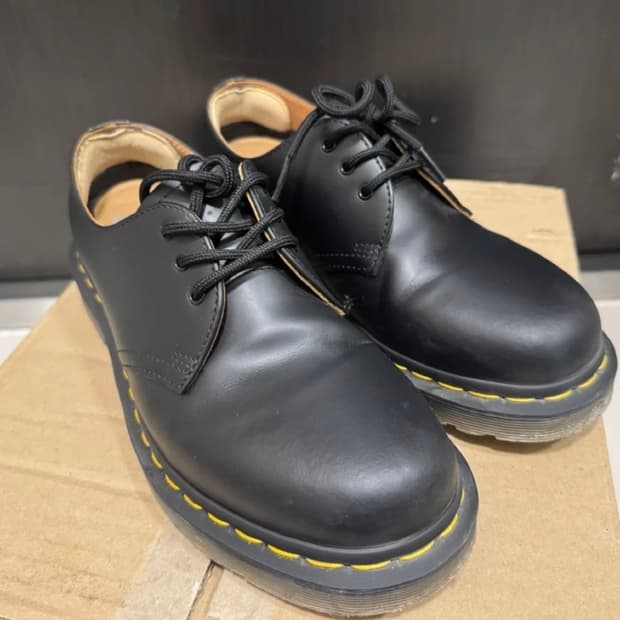 닥터마틴 1461 3홀 스무스 블랙 250