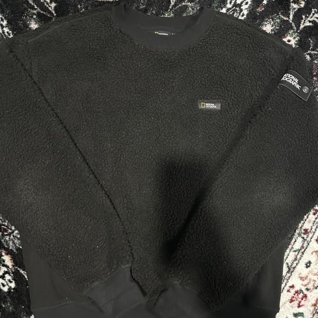 내셔널 지오그래픽 양털 플리스 맨투맨 블랙 