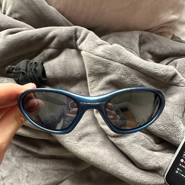 오클리 미뉴트 블루