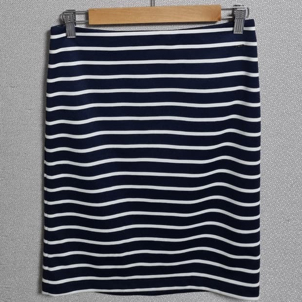 67사이즈) 헤지스 스트라이프 네이비+화이트 스커트