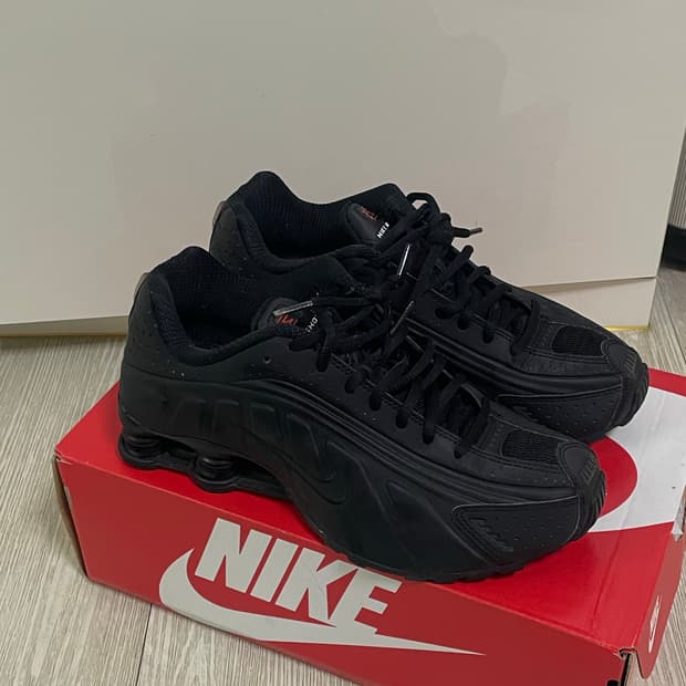 나이키 샥스R4 블랙 250