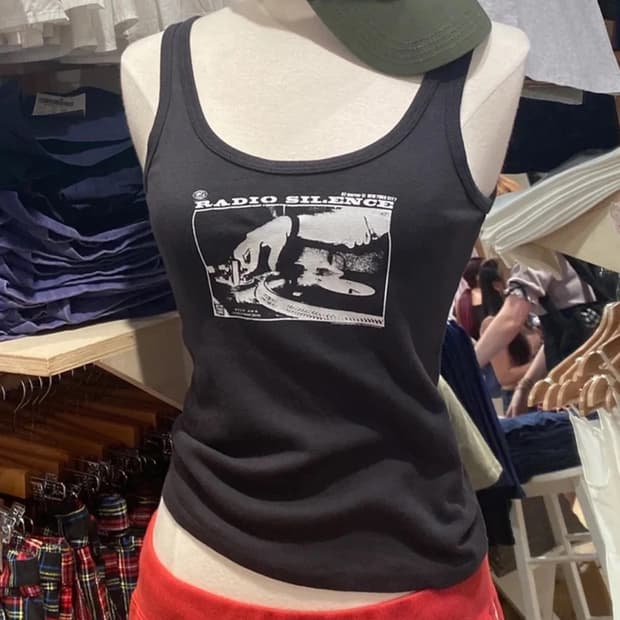 브랜디멜빌 라디오 사일런스 블랙 탱크탑