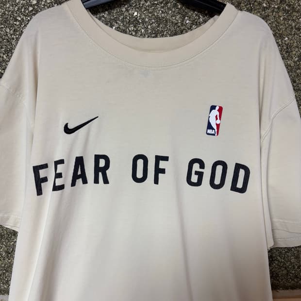 [한정판/실측100] 나이키 x 피어오브갓 NBA 웜업 티셔츠 페일아이보