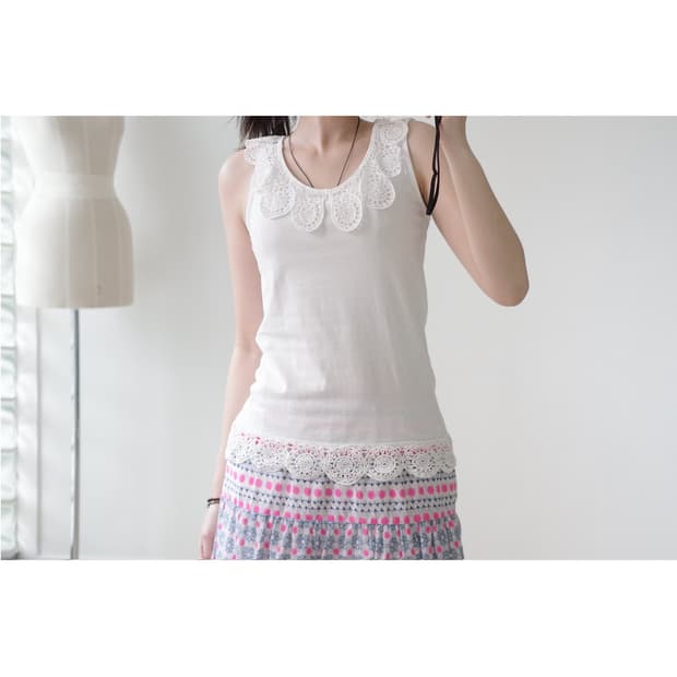 Lace white sleeveless