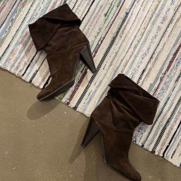 다크브라운 스웨이드 부츠힐