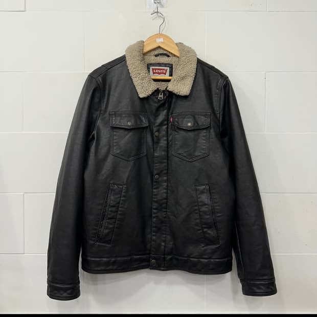 리바이스 레더트러커