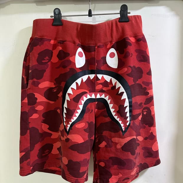 베이프 레드 카모 샤크 팬츠