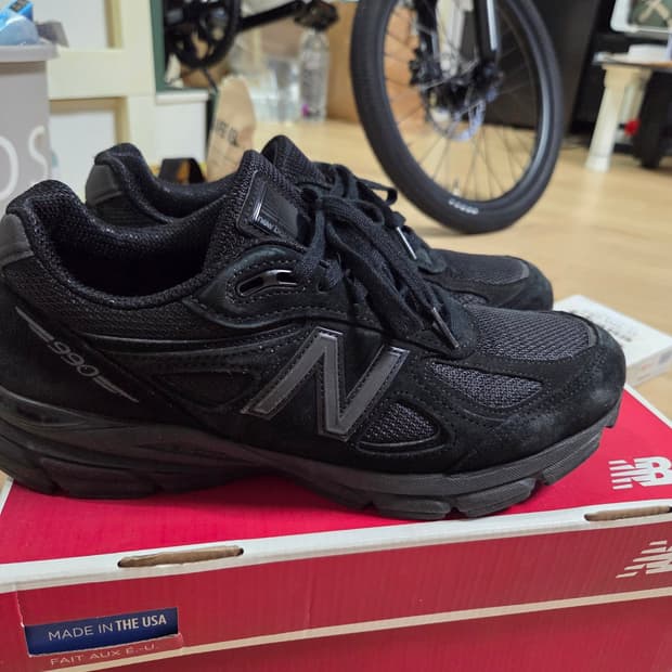 뉴발란스 990v4 트리플블랙 트블 265D
