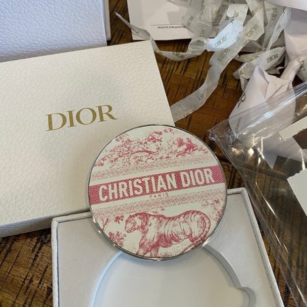 디올 뷰티 뜨왈드주이 원형 손거울