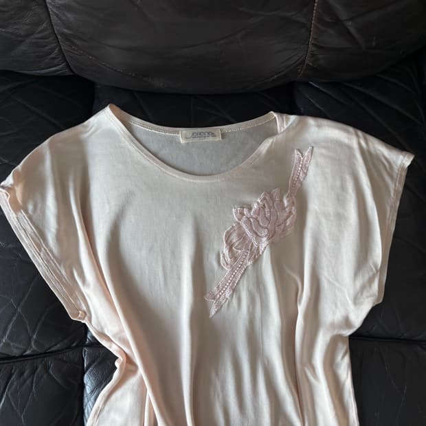 rose embroidery tee