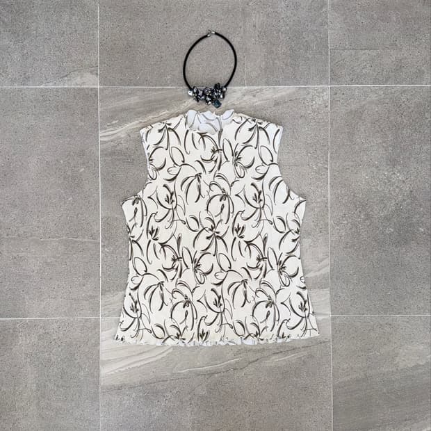 Ivory oriental floral stretch pleats 나시