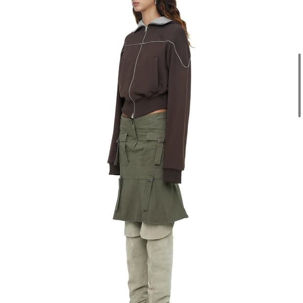 STRAP FLARED CARGO SKIRT / KHAKI