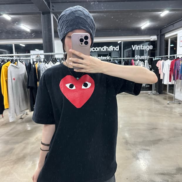 꼼데가르송 빅 레드하트 검정 반팔티셔츠
