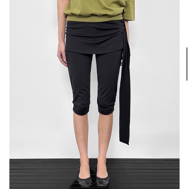 샌드릭 Capri Wrap Skirt Pants_Black