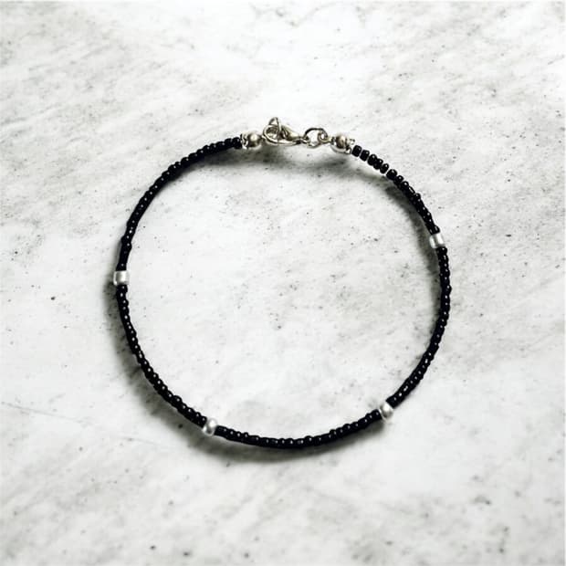 Ellavo simple black bead bracelet