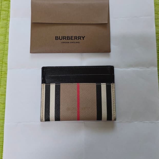 (정품) 버버리 아이콘 E-캔버스 샌돈 카드지갑/남녀공용/개인/팝니다.