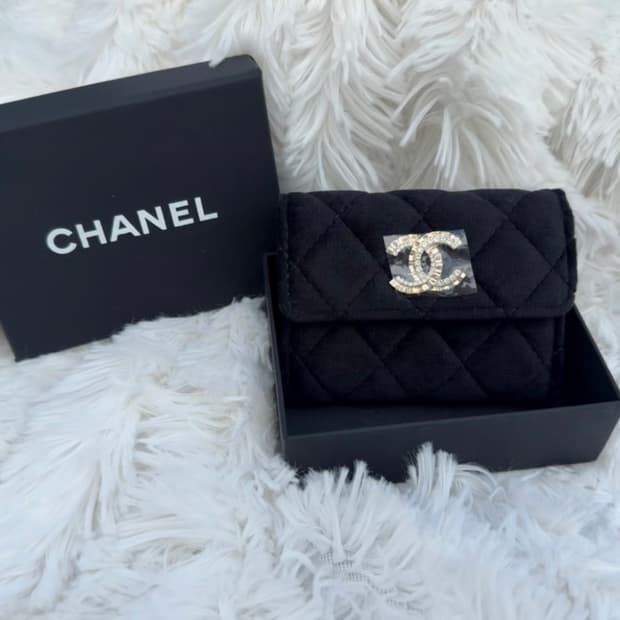 샤넬 뷰티 벨벳 카드지갑