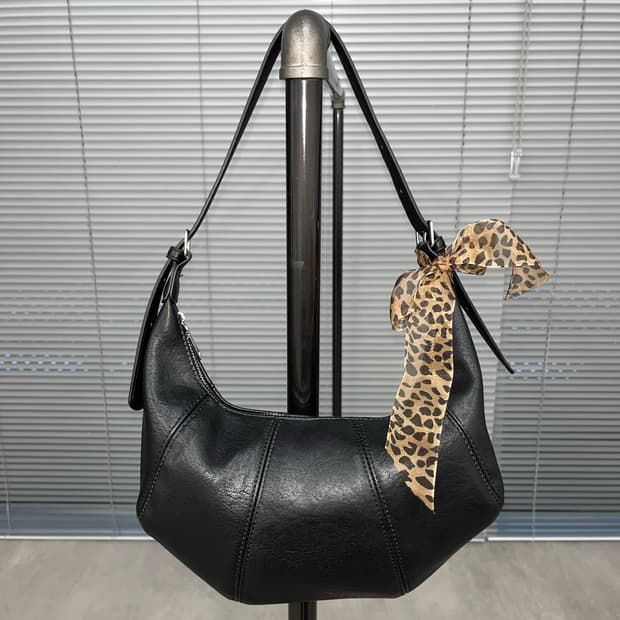 Classic Leather Black Shoulder Bag