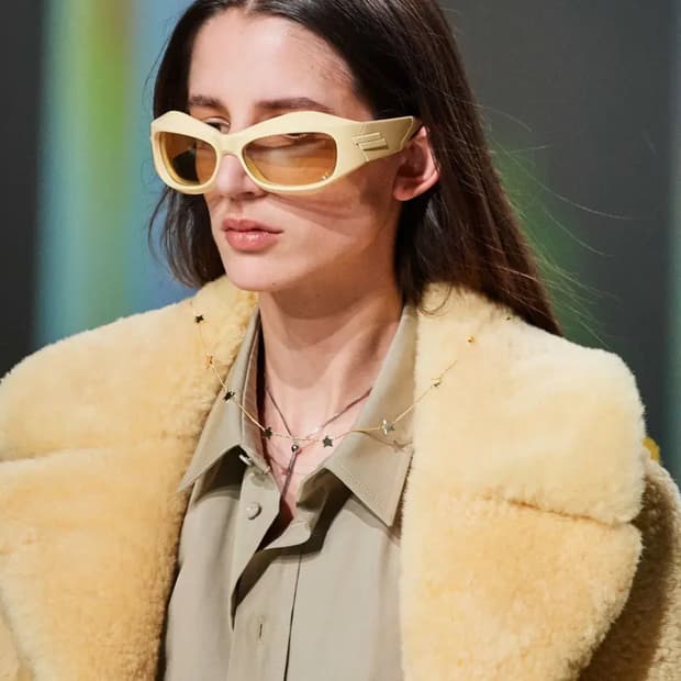 보테가베네타 랩어라운드 선글라스 블랙