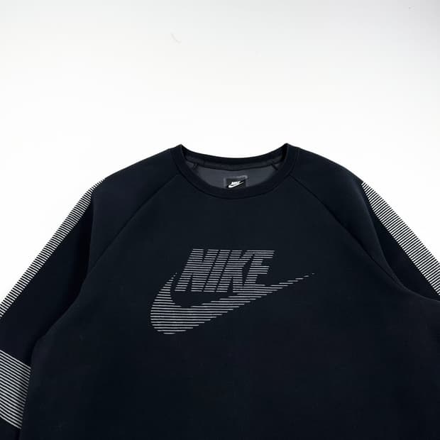 나이키 퓨추라 테크팩 블랙 맨투맨 (XL)