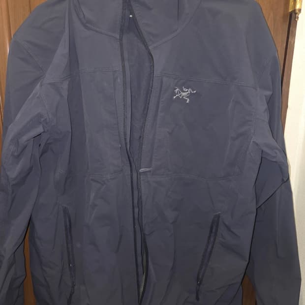 9/9일 구매 아크테릭스 감마 라이트웨이트 L 사이즈 블랙 사파이어  상