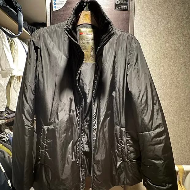 [정품] 프라다 경량 패딩 자켓 블랙 L