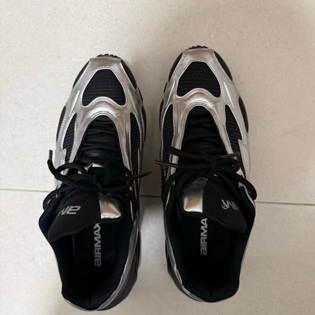 나이키 에어맥스 뮤즈 블랙 메탈릭 실버 240