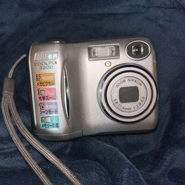 니콘 쿨픽스 3200