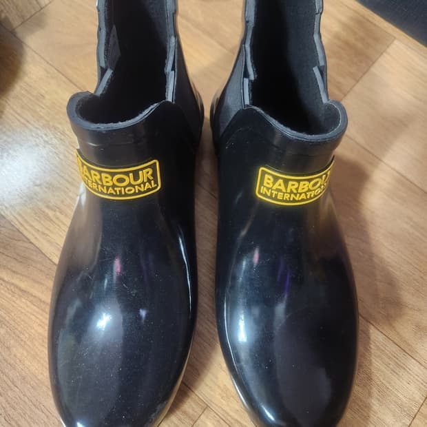 바버 인터내셔널 블랙 레인부츠