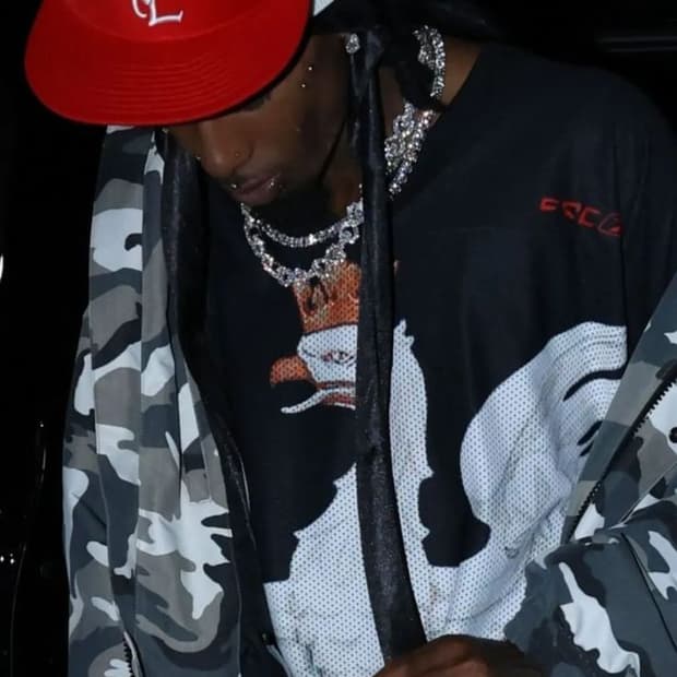 YVL 캡 레드 7 1/2 (59.6cm)