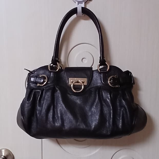 페라가모 마리사 간치니 숄더백    