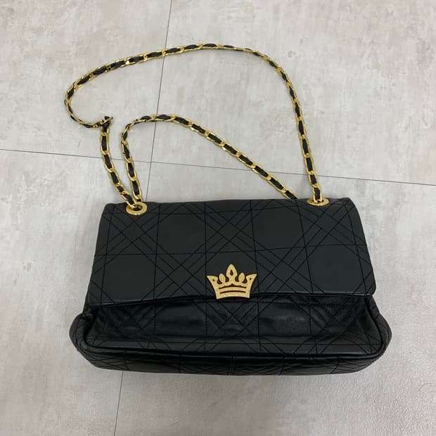 제이에스티나 블랙 레더 금장 숄더백 