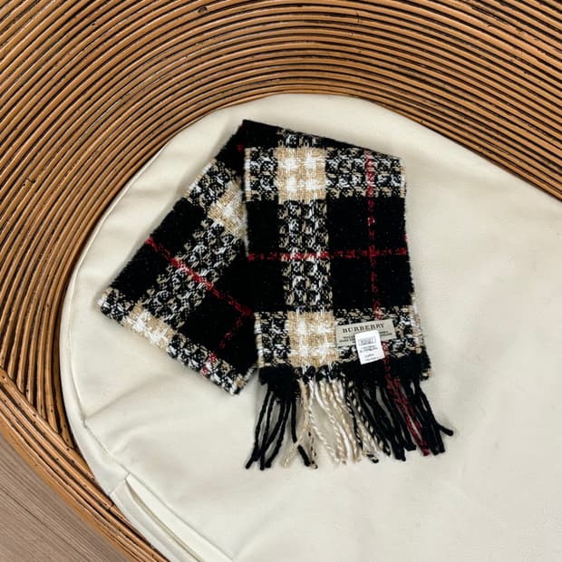 버버리 블랙 체크 패턴 앙고라 머플러