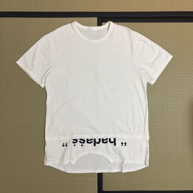 디스커버드 절개 레이어드 반팔 티셔츠