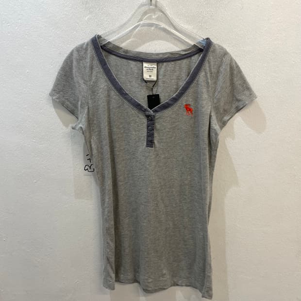 Abercrombie & Fitch gray half t