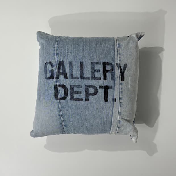 갤러리 디파트먼트 로고 프린트 데님 쿠션