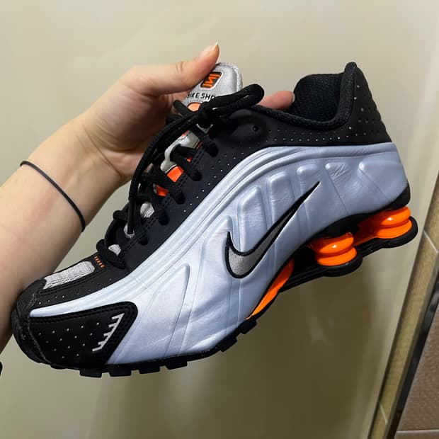 나이키 샥스 R4 블루 틴트 토탈 오렌지 240사이즈