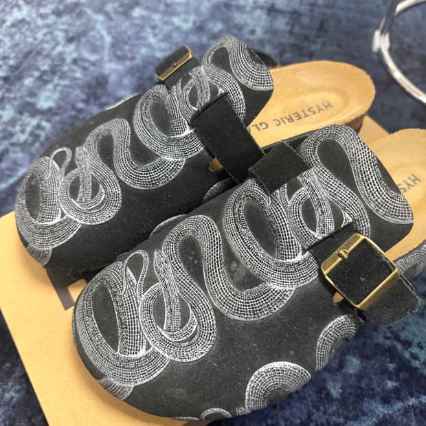 히스테릭글래머 스네이크 뮬 260