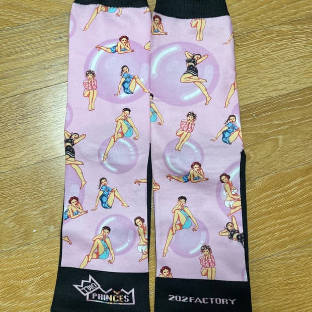 새상품 202FACTORY 삭스 핑크 핀업걸 비눗방울 양말 장목