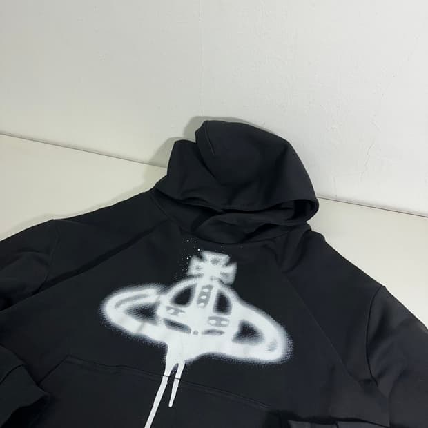 L 비비안웨스트우드 블랙 스프레이 후드티