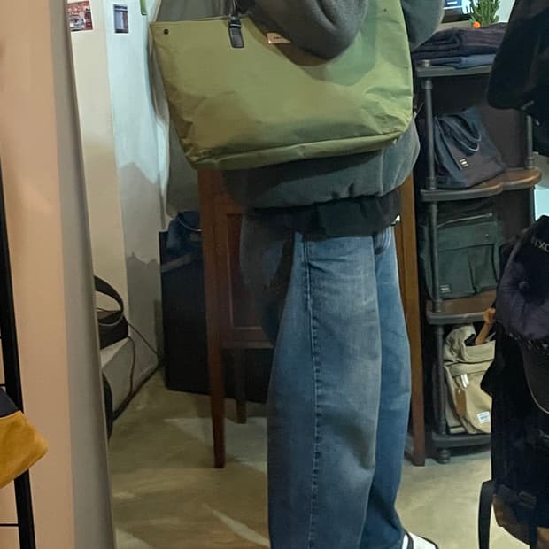 Beams 숄더백 카키