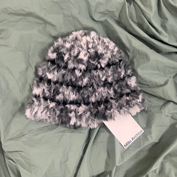 밀로 우먼 믹스 퍼 비니 차콜