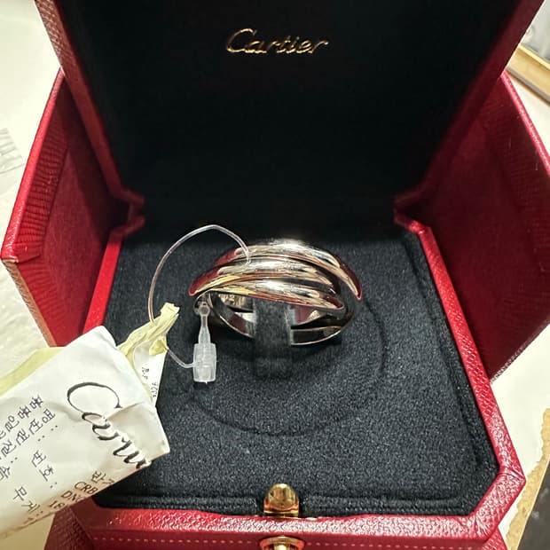 새상품 까르띠에)  트리니티 링 화이트골드 한정판