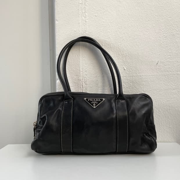 프라다 레더 토트백