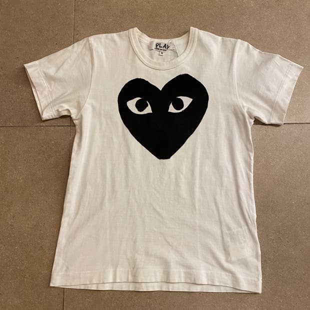 꼼데가르송 플레이 티셔츠 