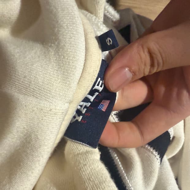 YALE 흰색 후드티