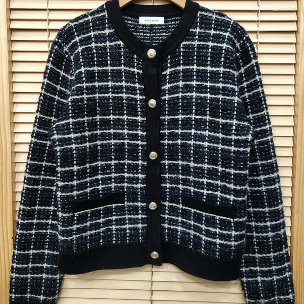 쉬즈미스 트위드금장 체크 가디건니트