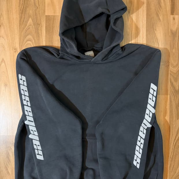 yeezy 칼라바사스 자수 후드