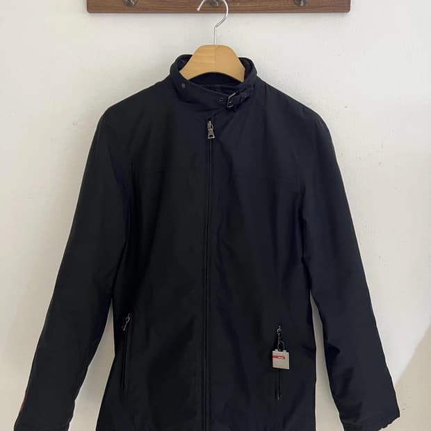 프라다 바람막이